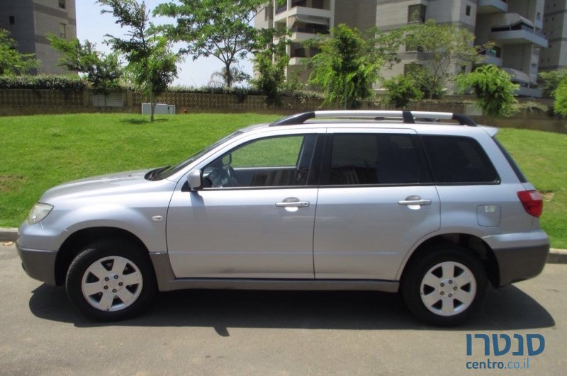 2007' Mitsubishi Outlander photo #1