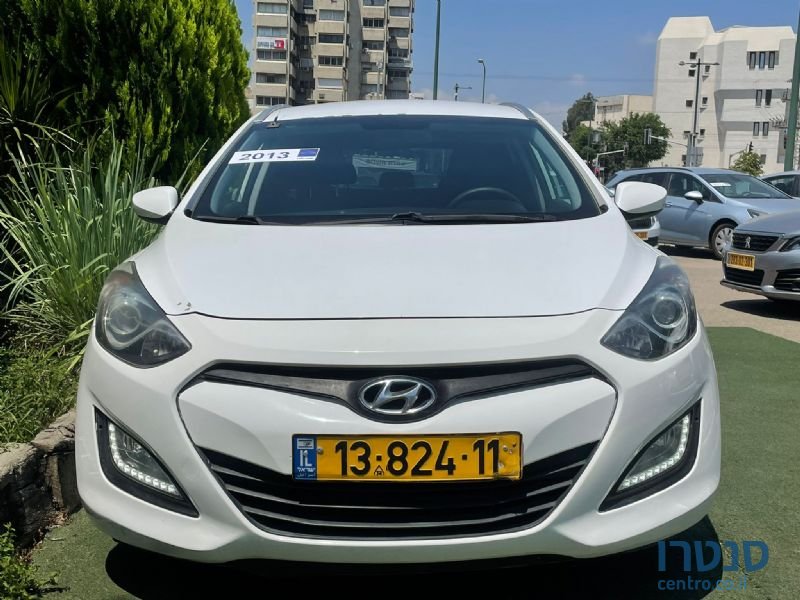 2013' Hyundai i30 photo #1