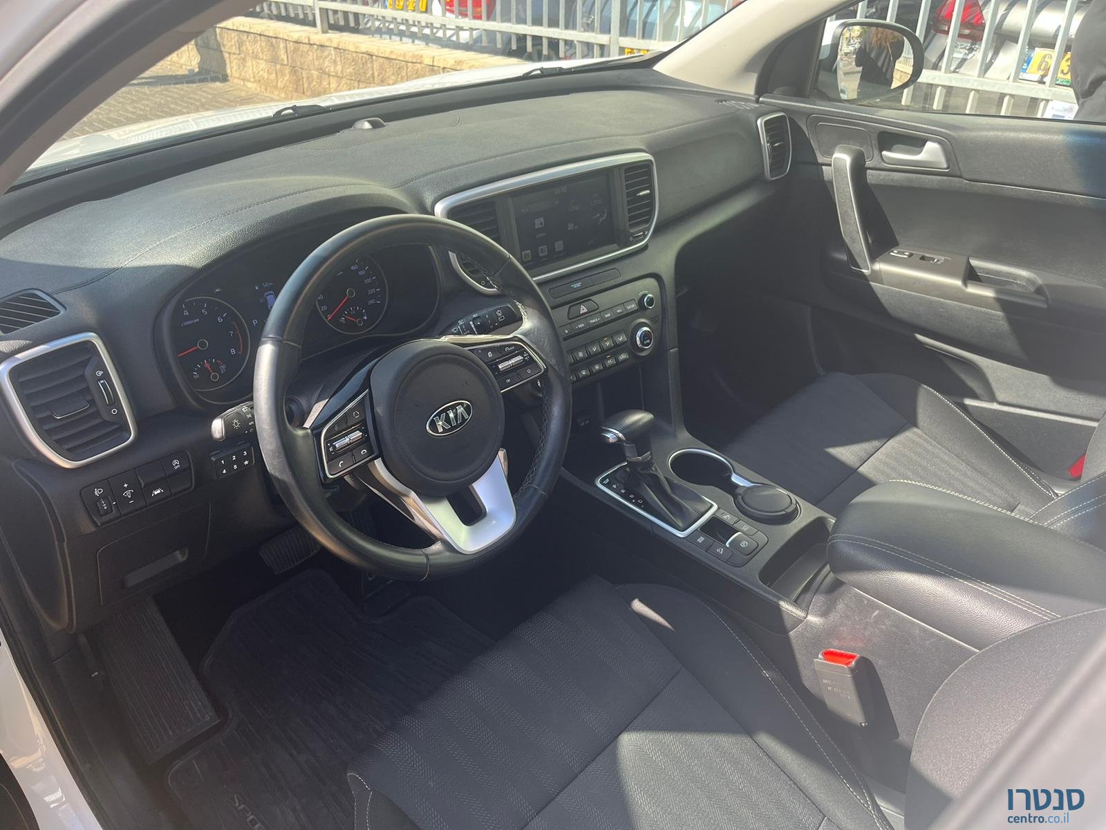 2021' Kia Sportage photo #2