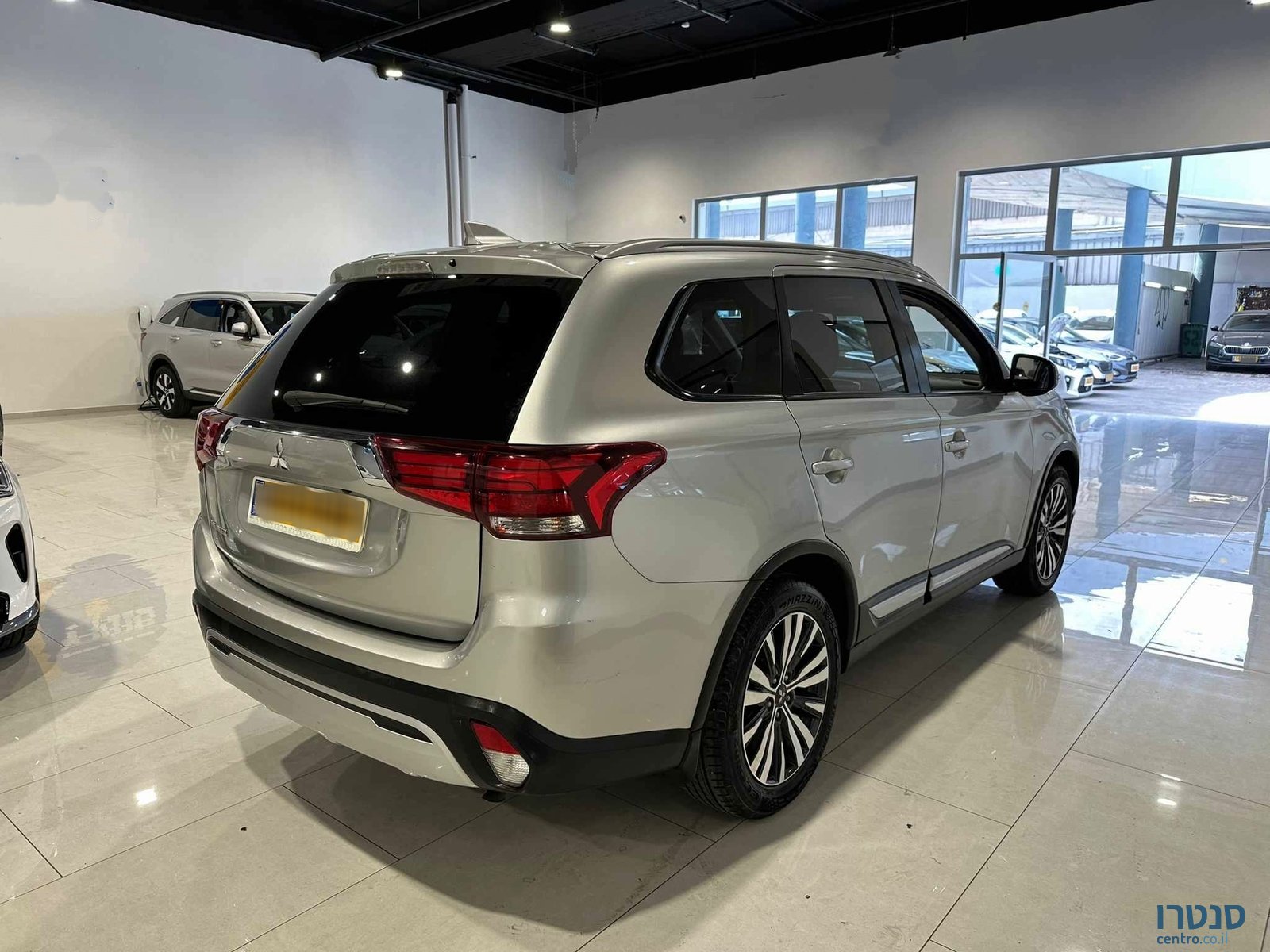 2021' Mitsubishi Outlander photo #3