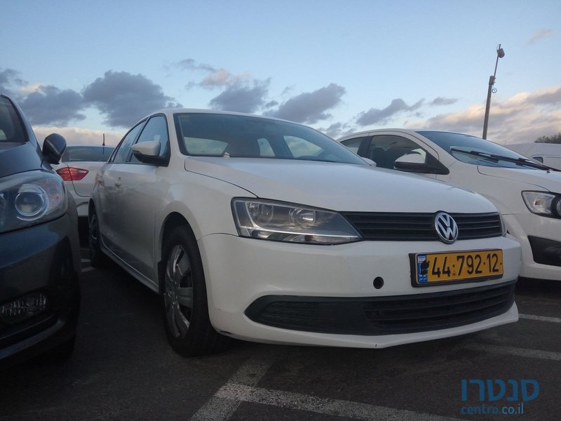 2013' Volkswagen Jetta TRENDLINE photo #3