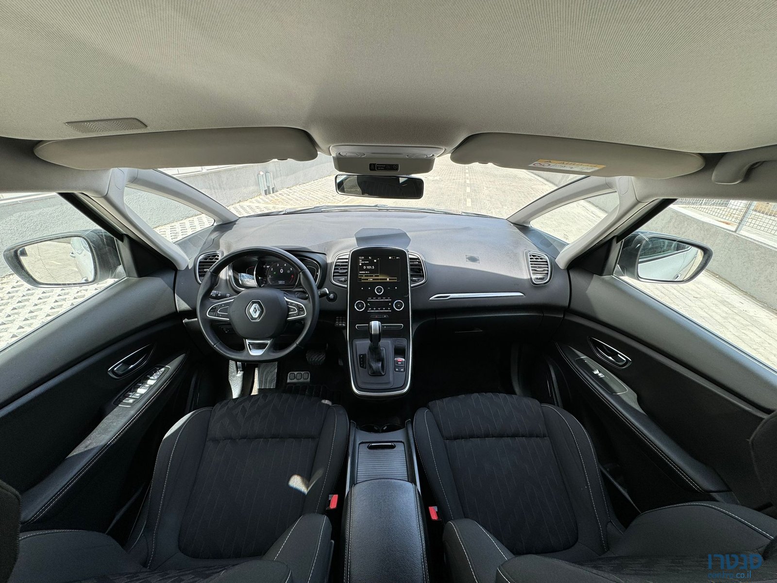2021' Renault Grand Scenic photo #4