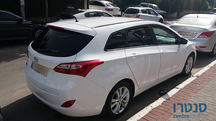 2013' Hyundai i30 photo #2