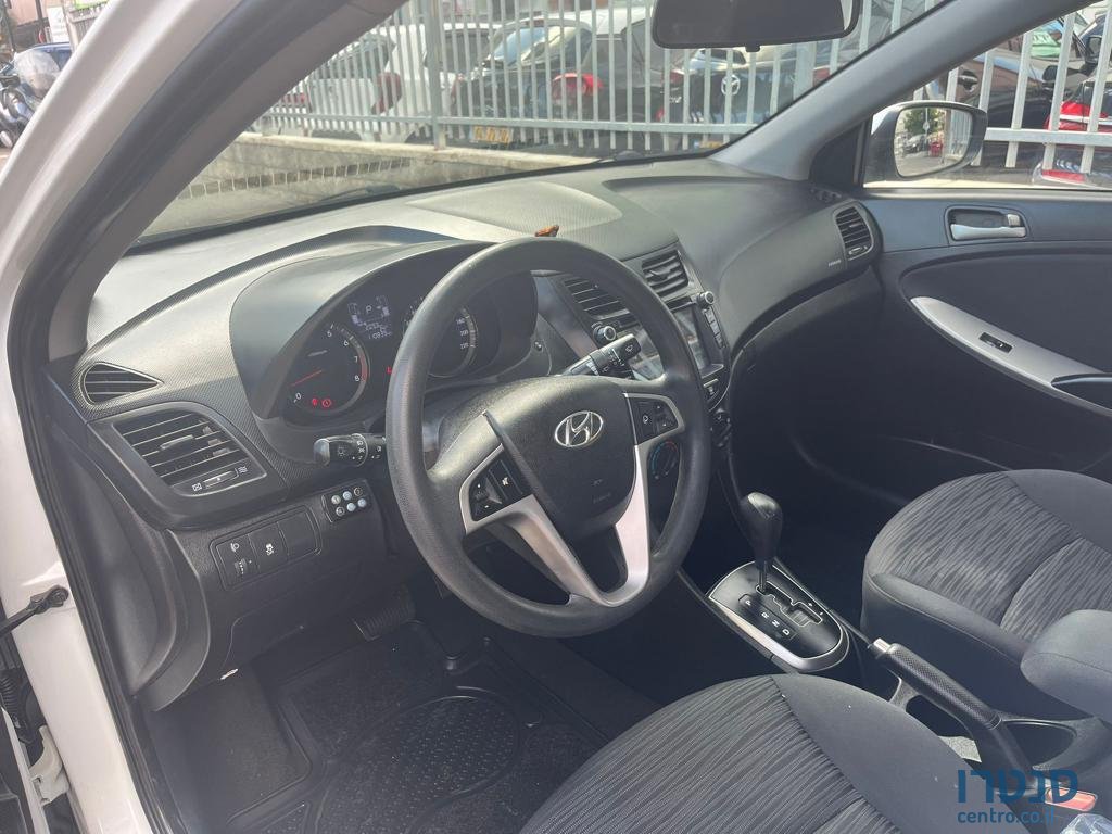 2017' Hyundai i25 photo #3