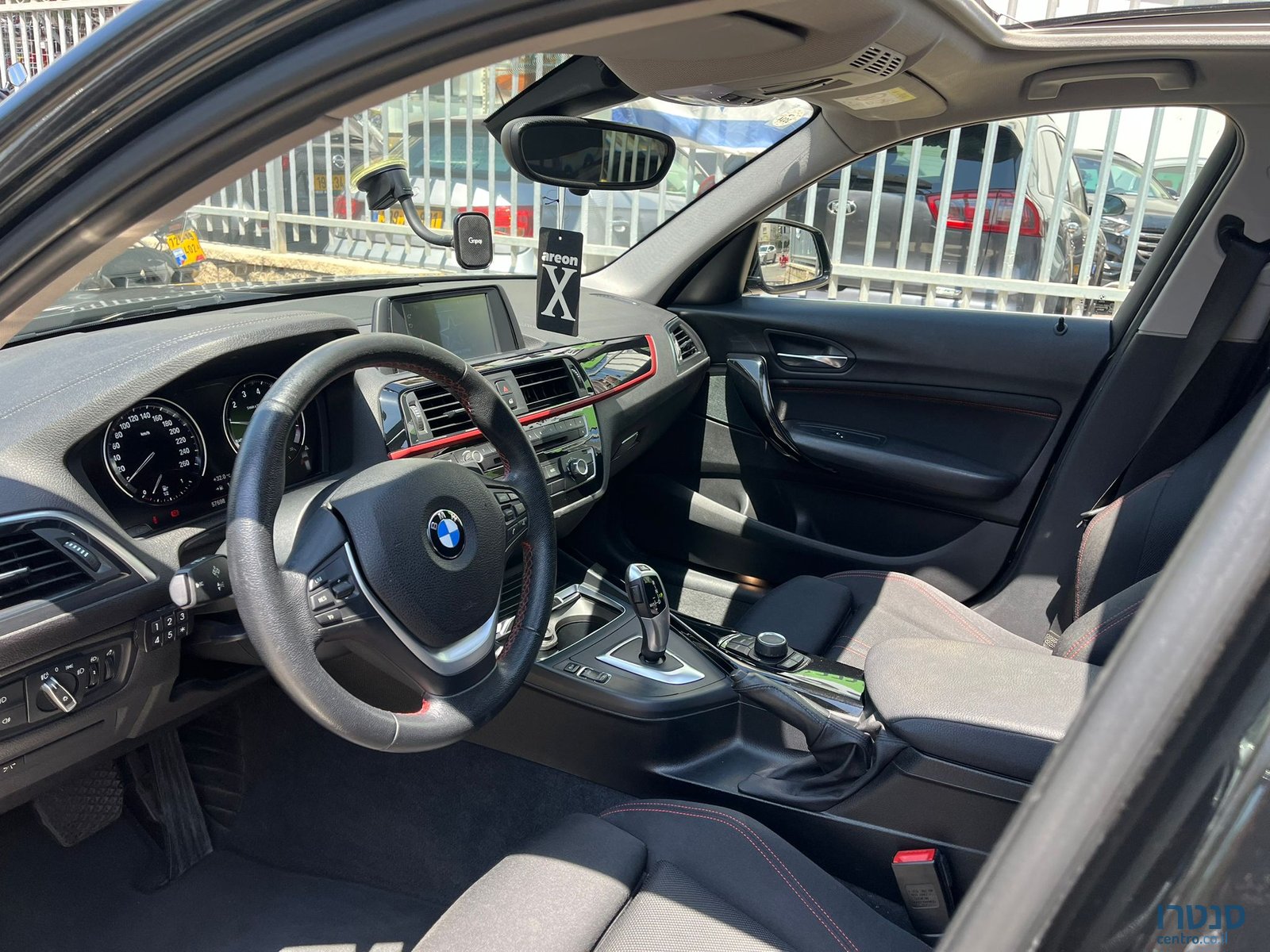 2020' BMW 118 photo #2