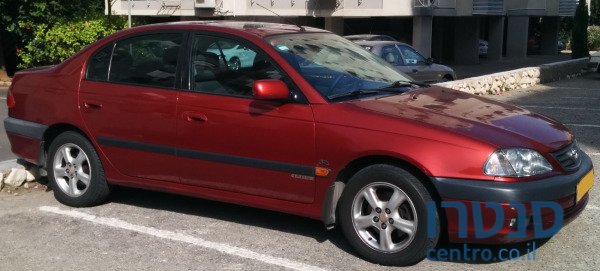 2002' Toyota Avensis photo #2