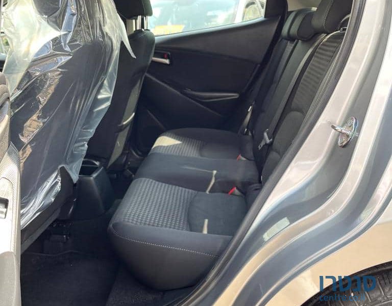 2020' Mazda 2 photo #4