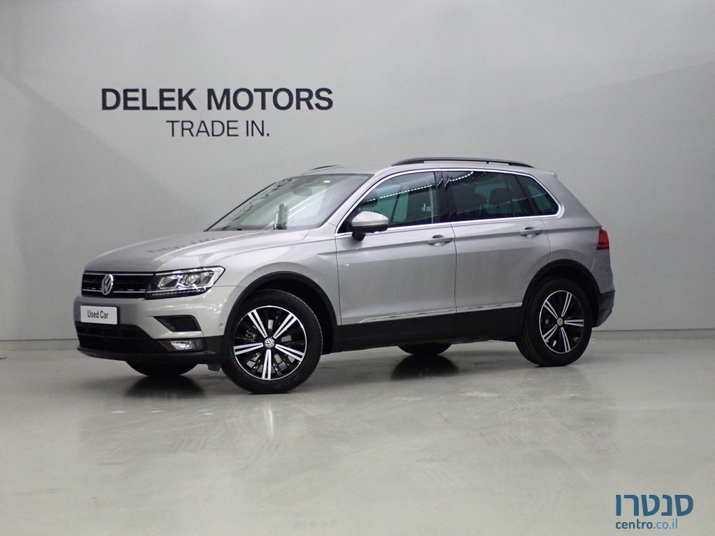 2020' Volkswagen Tiguan photo #2