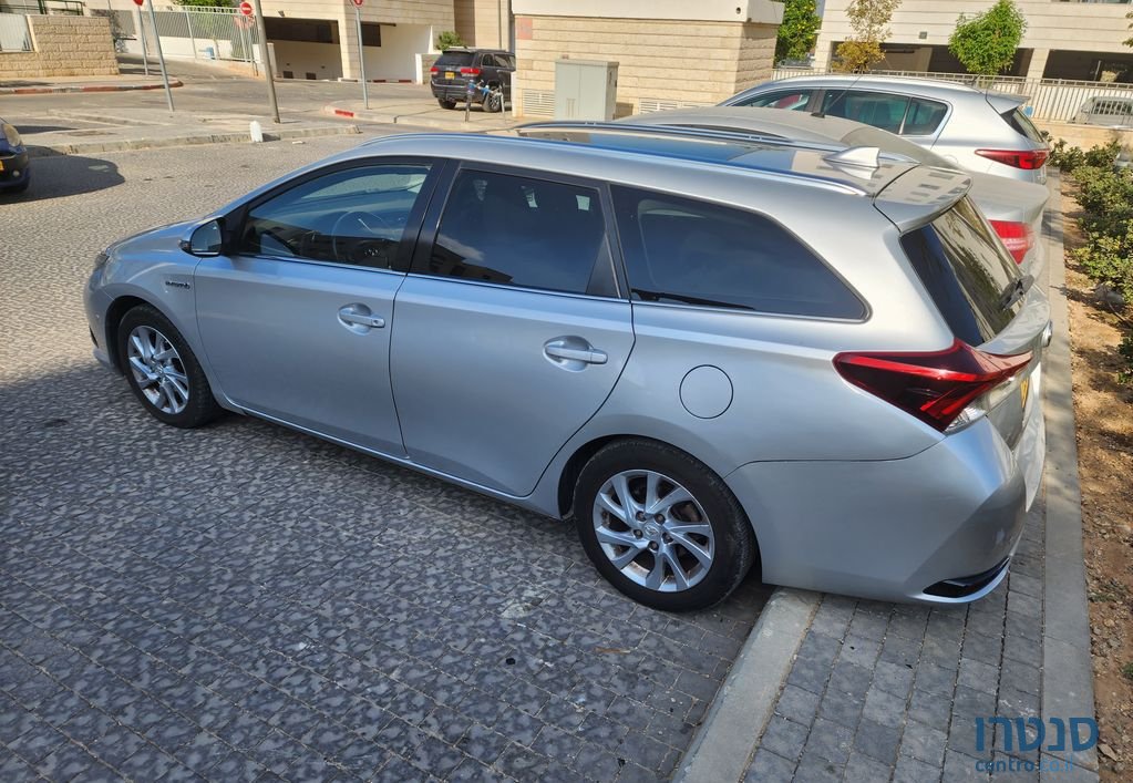 2016' Toyota Auris טויוטה אוריס photo #3