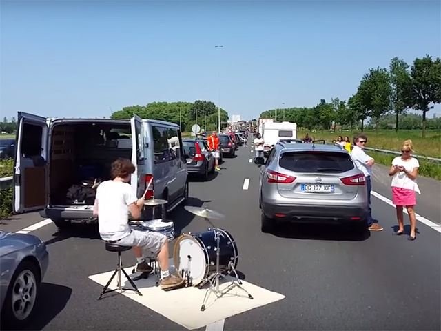 This Man Has Found The Perfect Way To Make Traffic Jams Fun