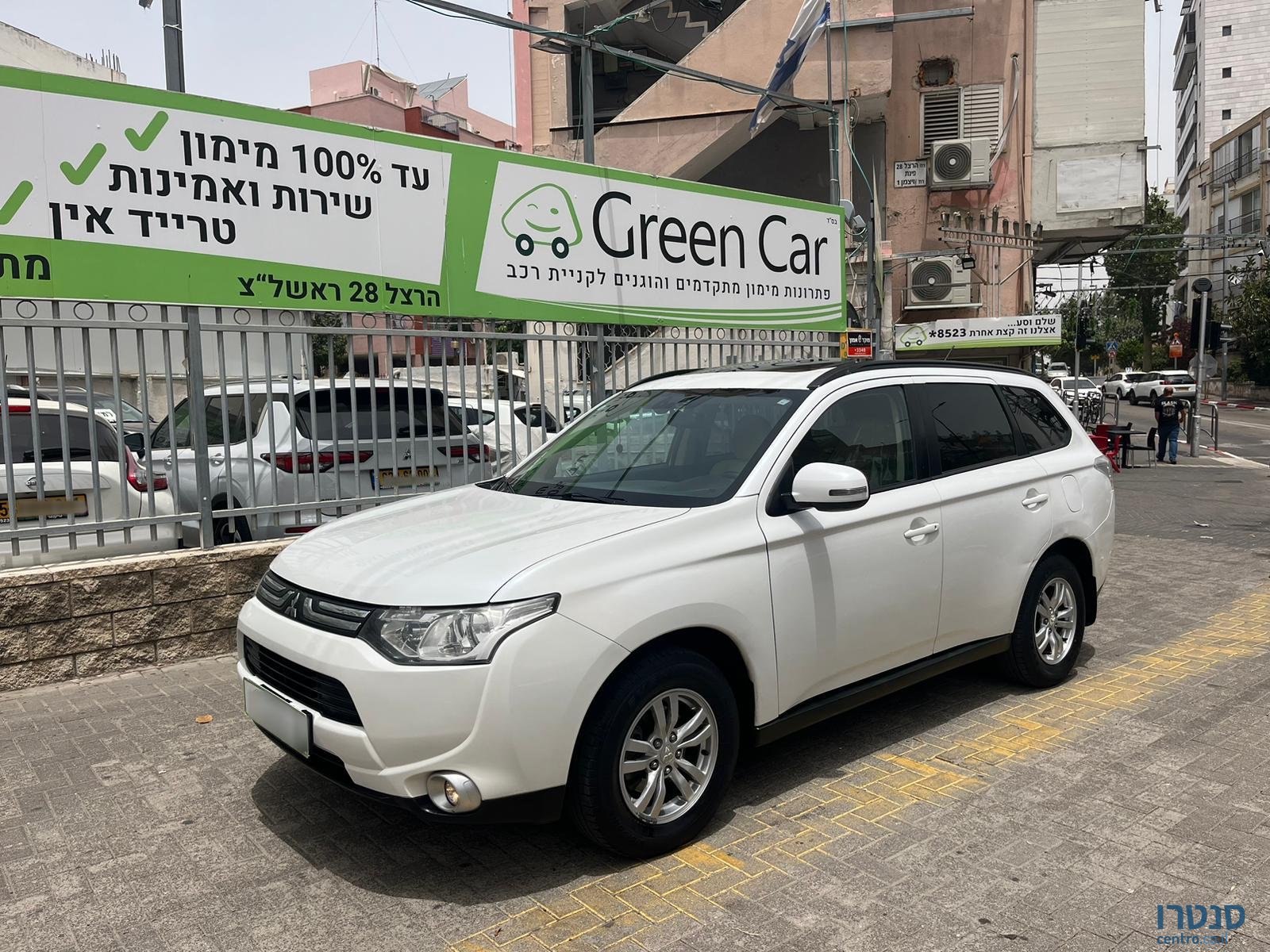 2014' Mitsubishi Outlander photo #3