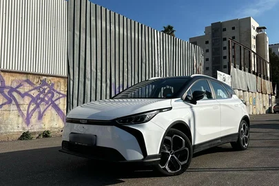 2023' Geely Geometry C ג׳ילי