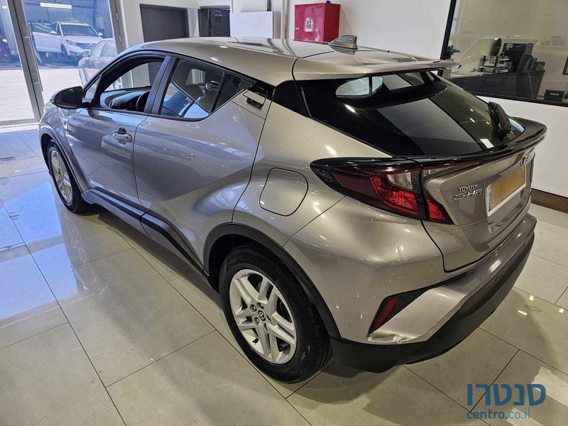 2021' Toyota C-HR photo #4