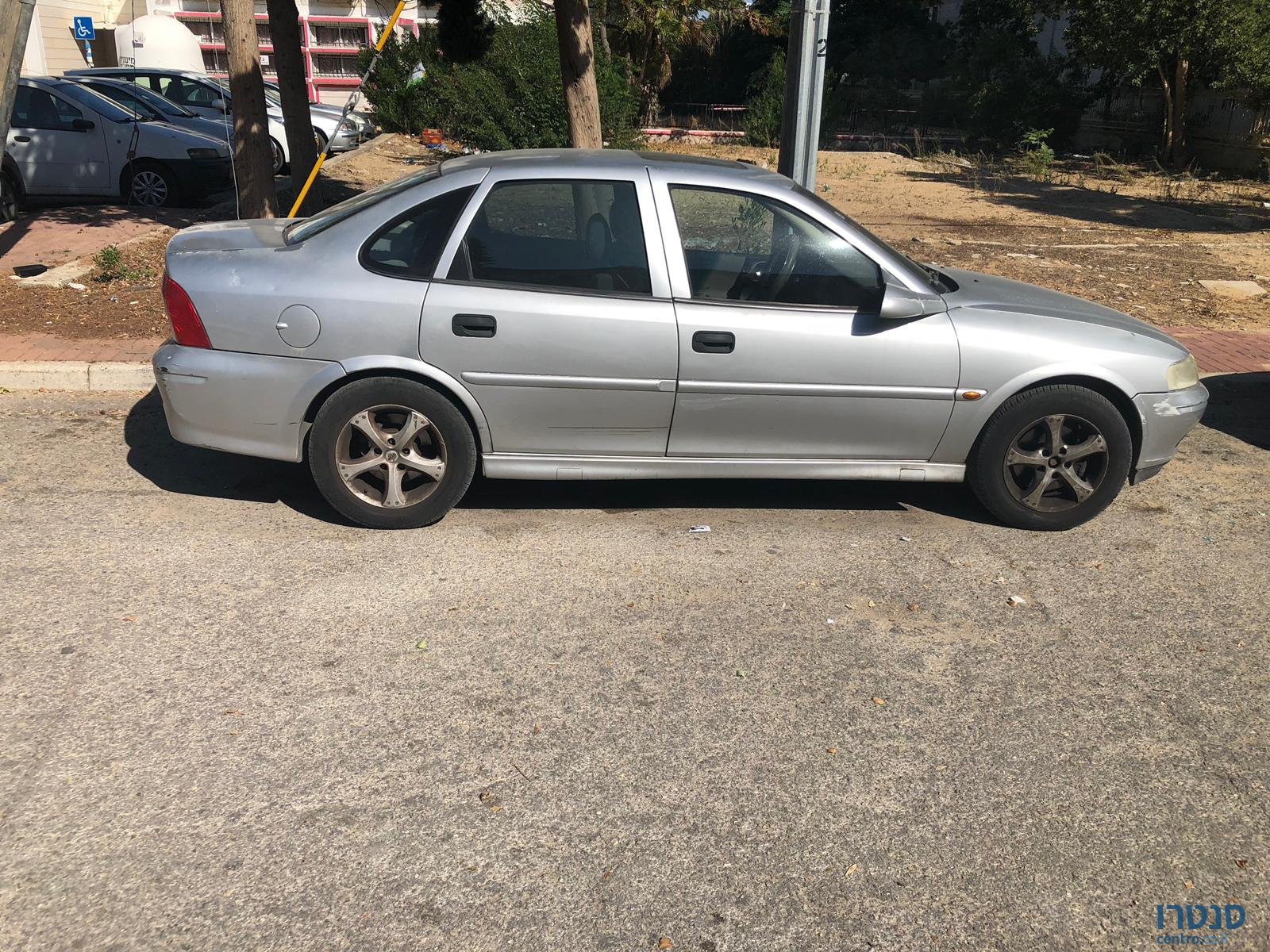 2001' Opel Vectra photo #1