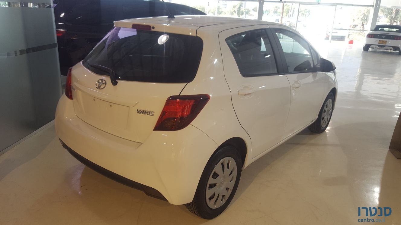 2018' Toyota Yaris photo #2