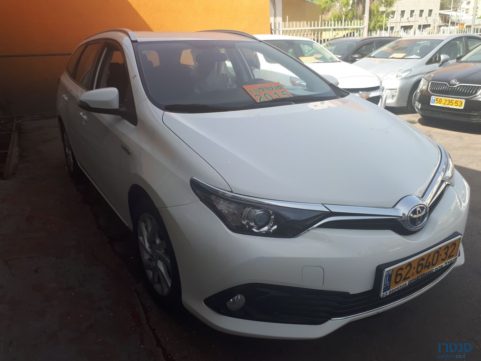 2015' Toyota Auris photo #1