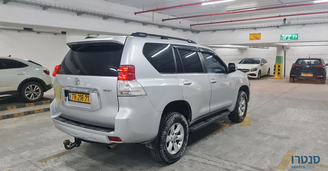2010' Toyota Land Cruiser טויוטה לנד קרוזר photo #4