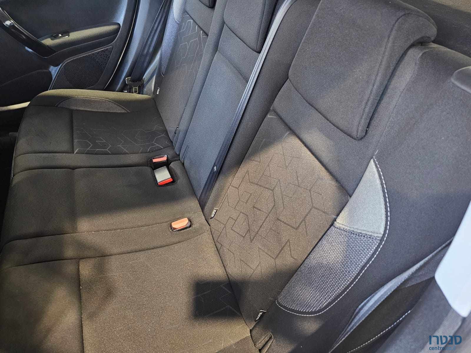 2019' Peugeot 2008 photo #6