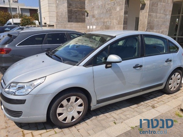 2008' Citroen C4 photo #1