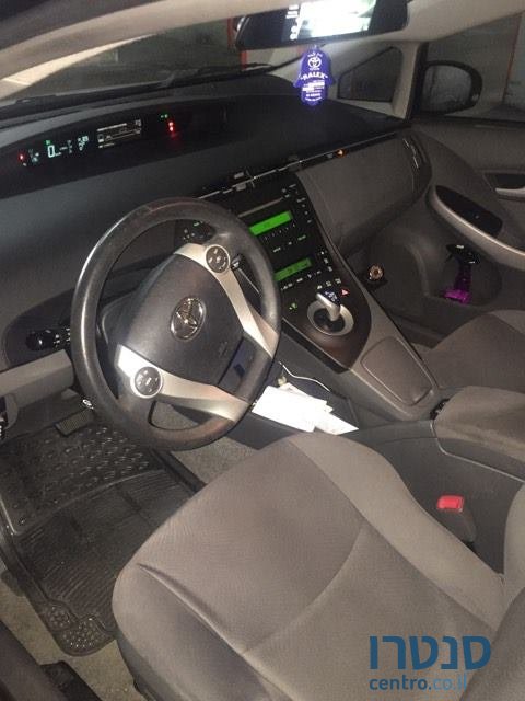 2012' Toyota Prius photo #5