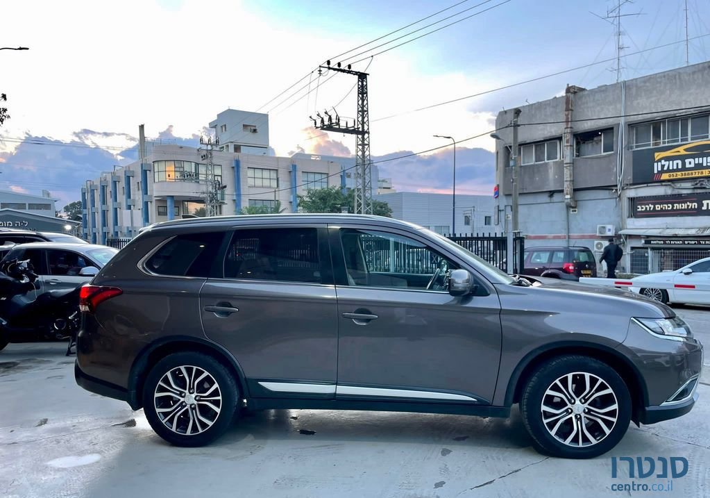 2017' Mitsubishi Outlander מיצובישי אאוטלנדר photo #4