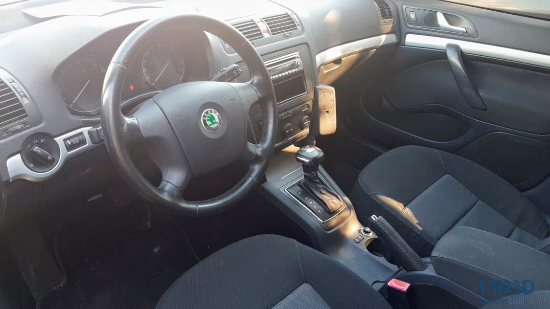 2007' Skoda Octavia photo #3