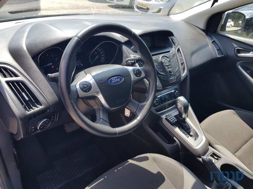 2013' Ford Focus photo #3