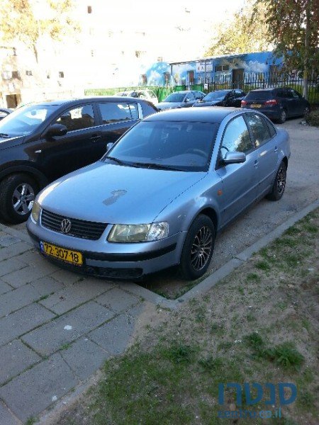1998' Volkswagen Passat photo #1