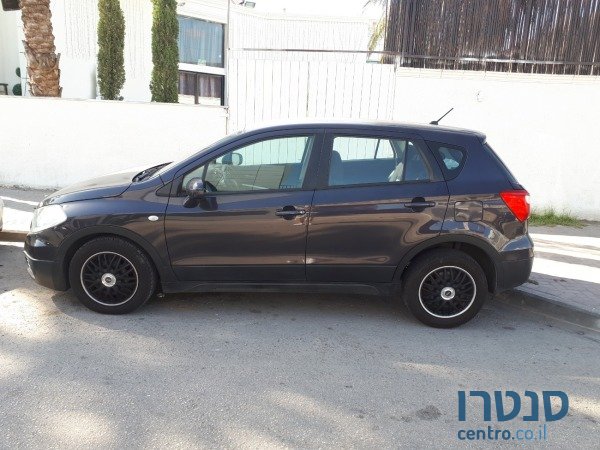 2014' Suzuki SX4 photo #1