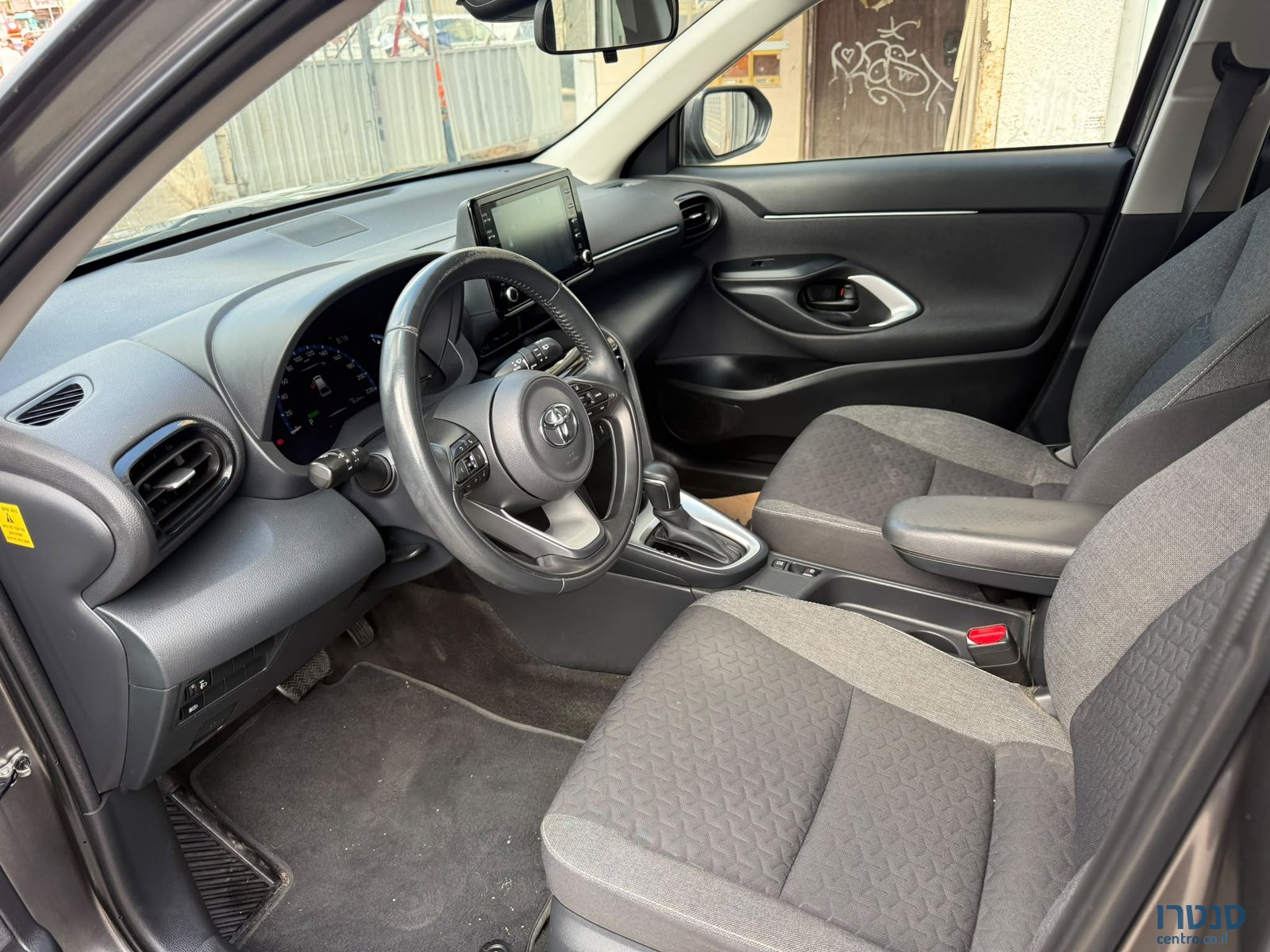 2023' Toyota Yaris Cross photo #2