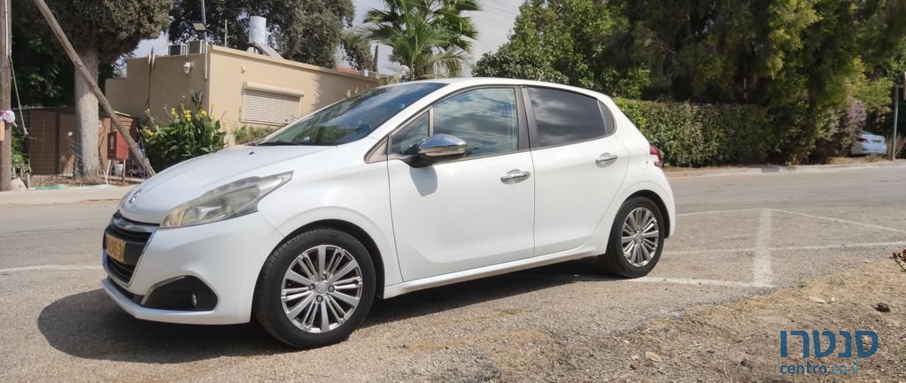 2015' Peugeot 208 פיג'ו photo #3