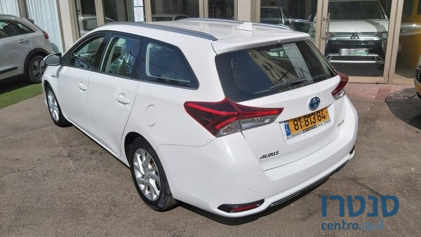 2017' Toyota Auris photo #3