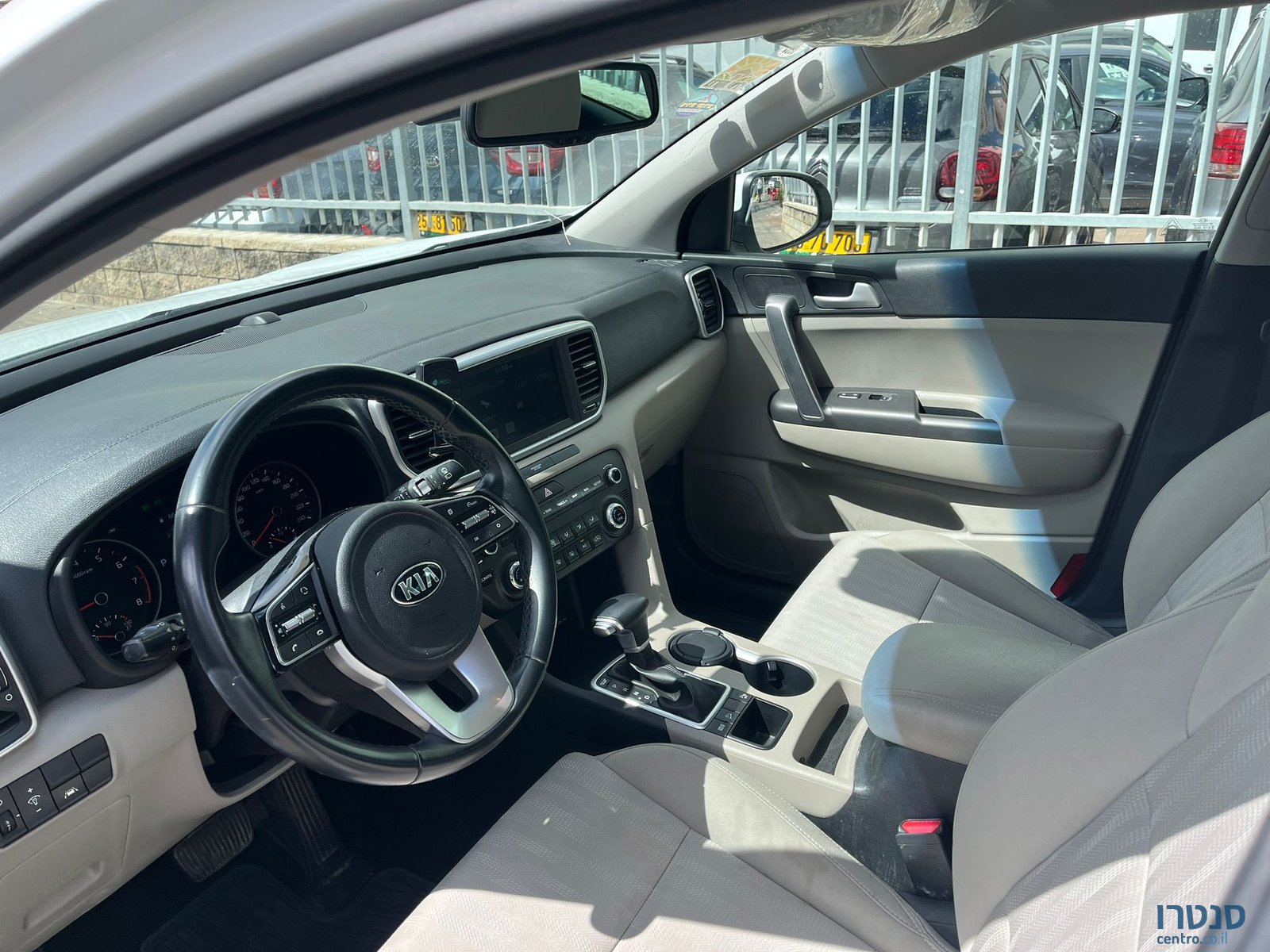 2021' Kia Sportage photo #2