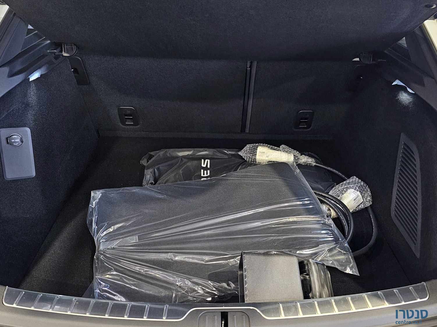 2025' Seres M5 RWD photo #7