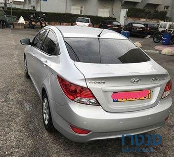 2014' Hyundai i25 photo #1