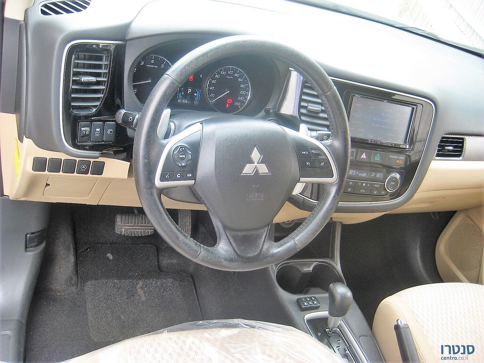 2015' Mitsubishi Outlander photo #5