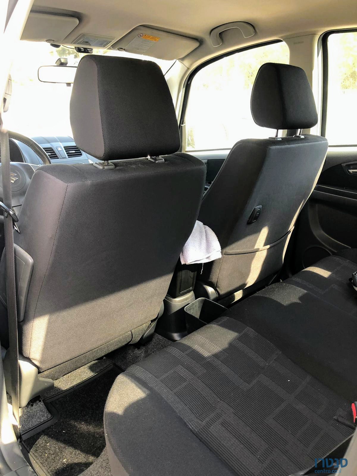 2011' Suzuki SX4 photo #5