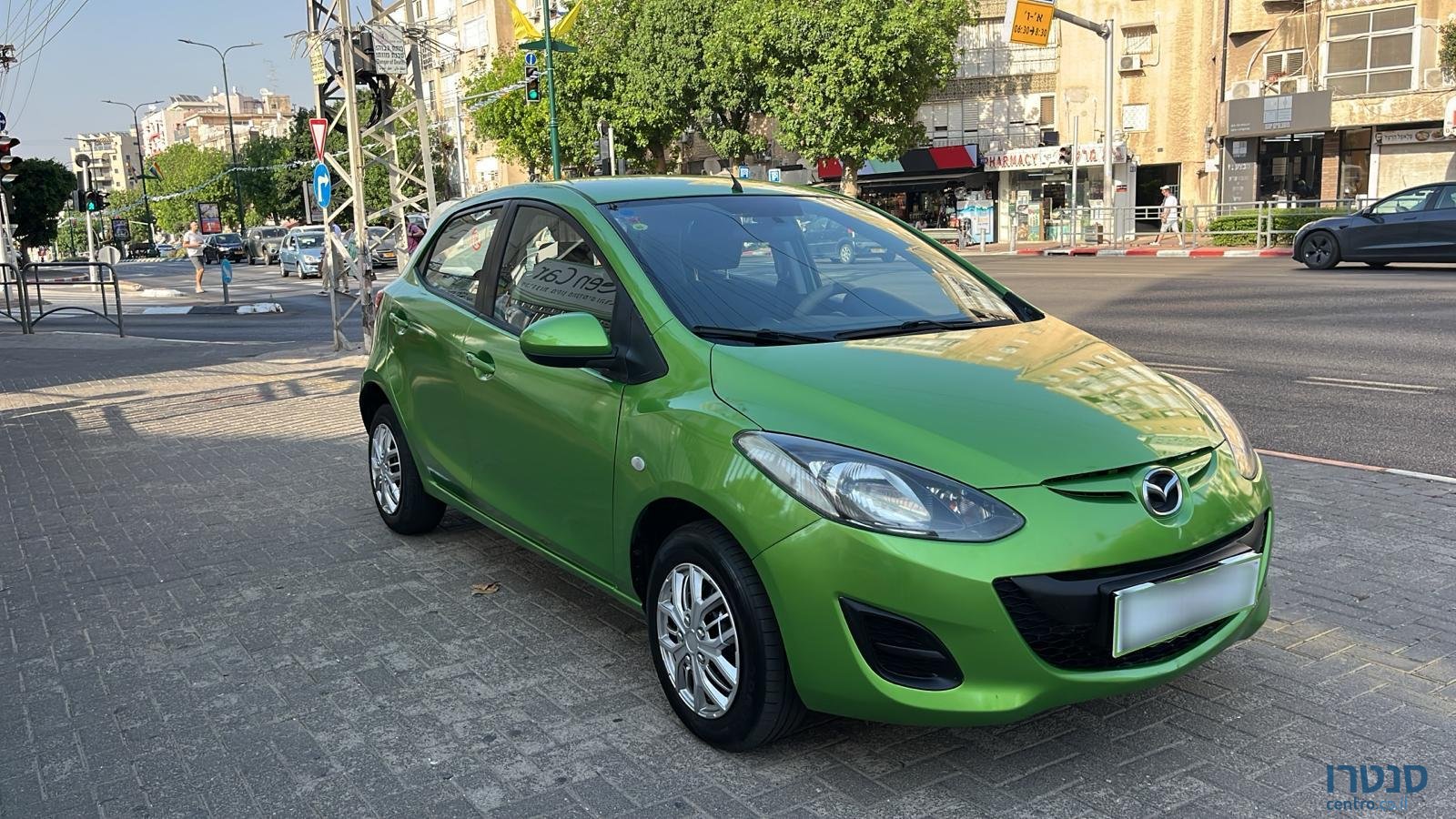 2012' Mazda 2 photo #6