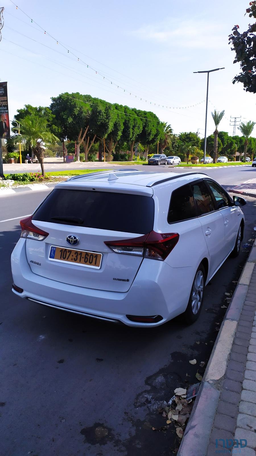 2017' Toyota Auris Гибрид photo #5