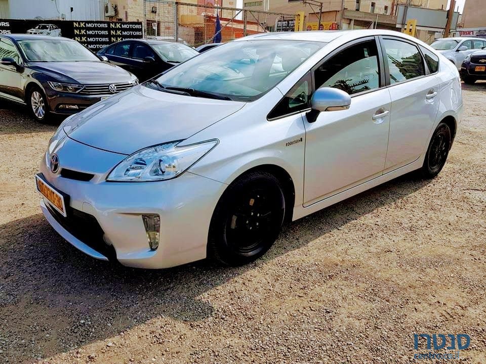 2014' Toyota Prius photo #1