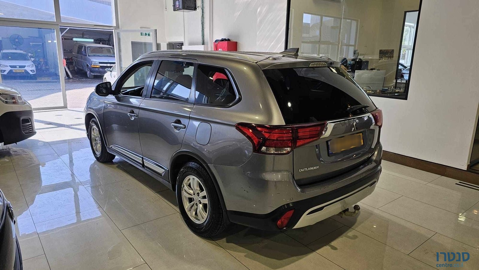 2021' Mitsubishi Outlander photo #4