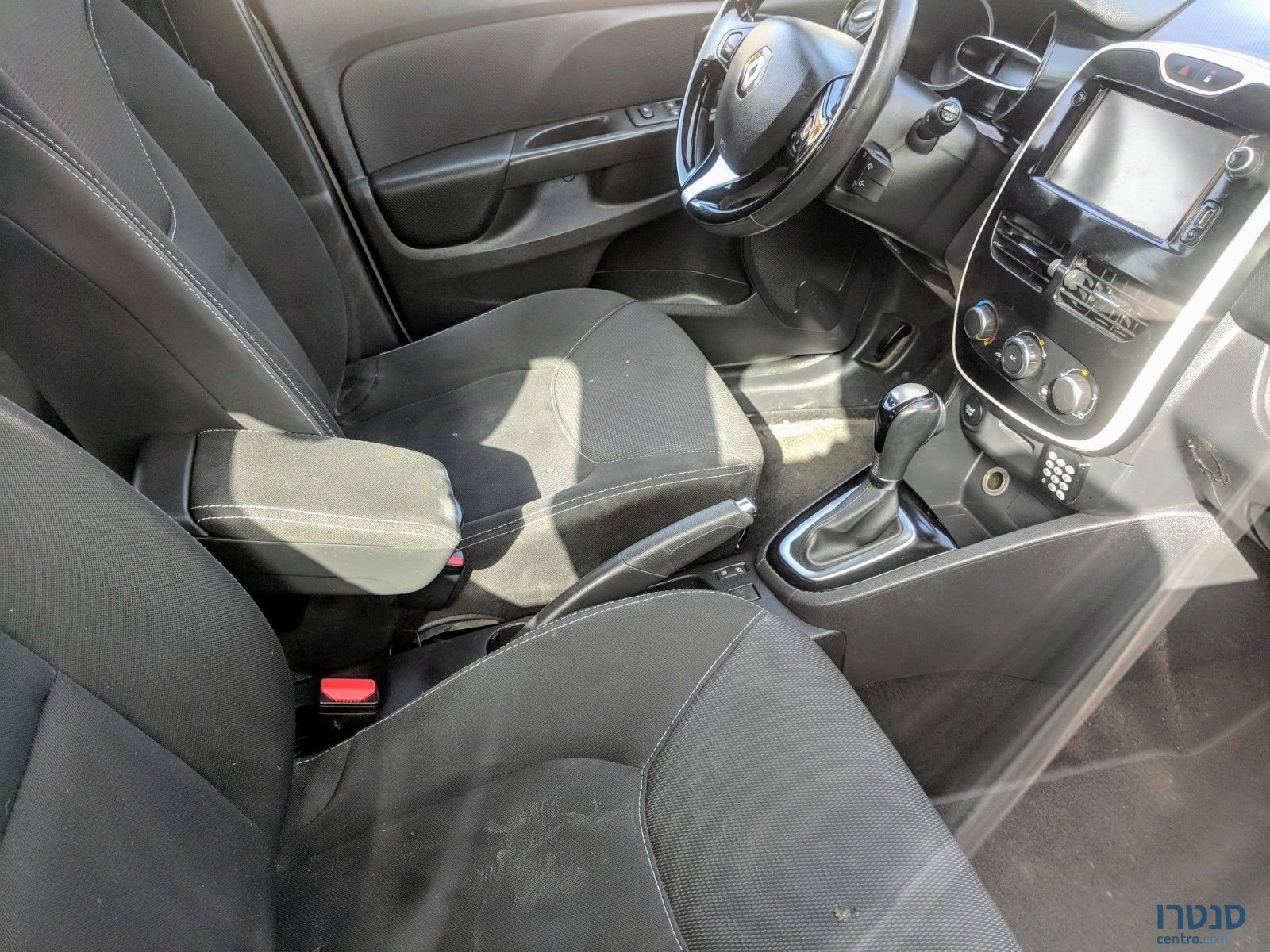 2015' Renault Clio photo #5