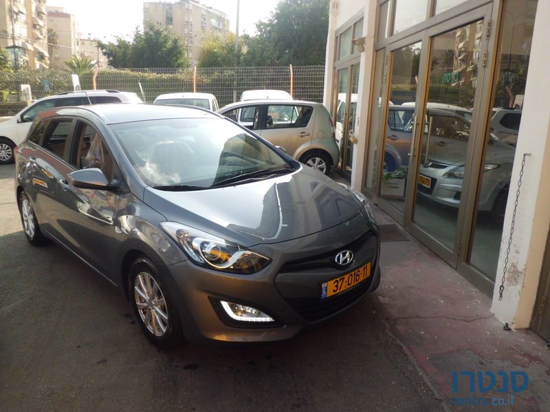 2012' Hyundai i30 photo #1