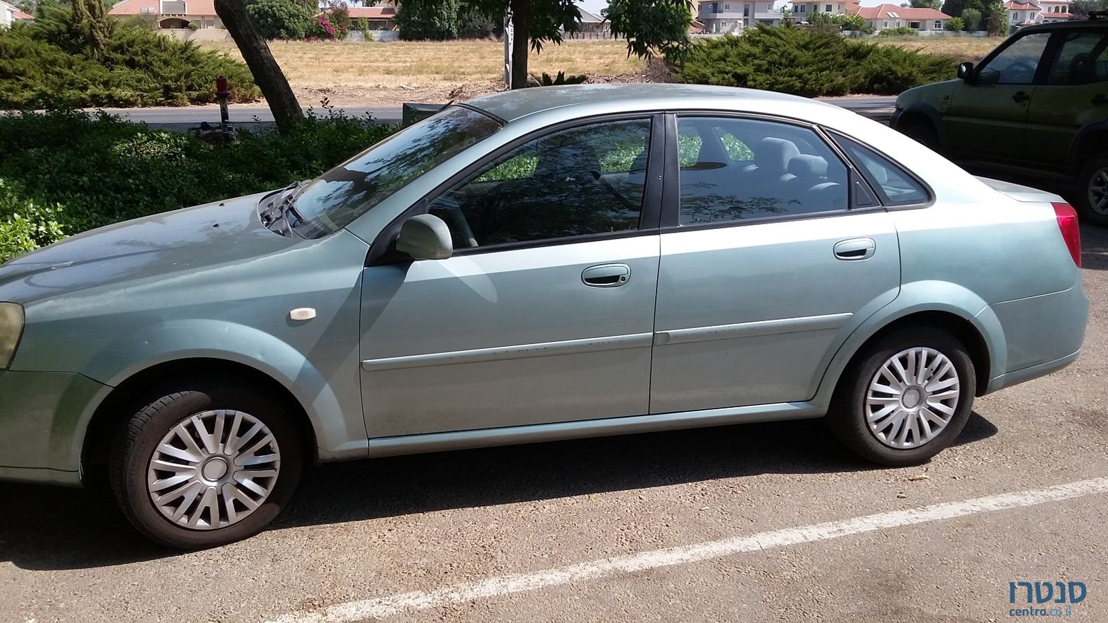 2004' Chevrolet Optra photo #1