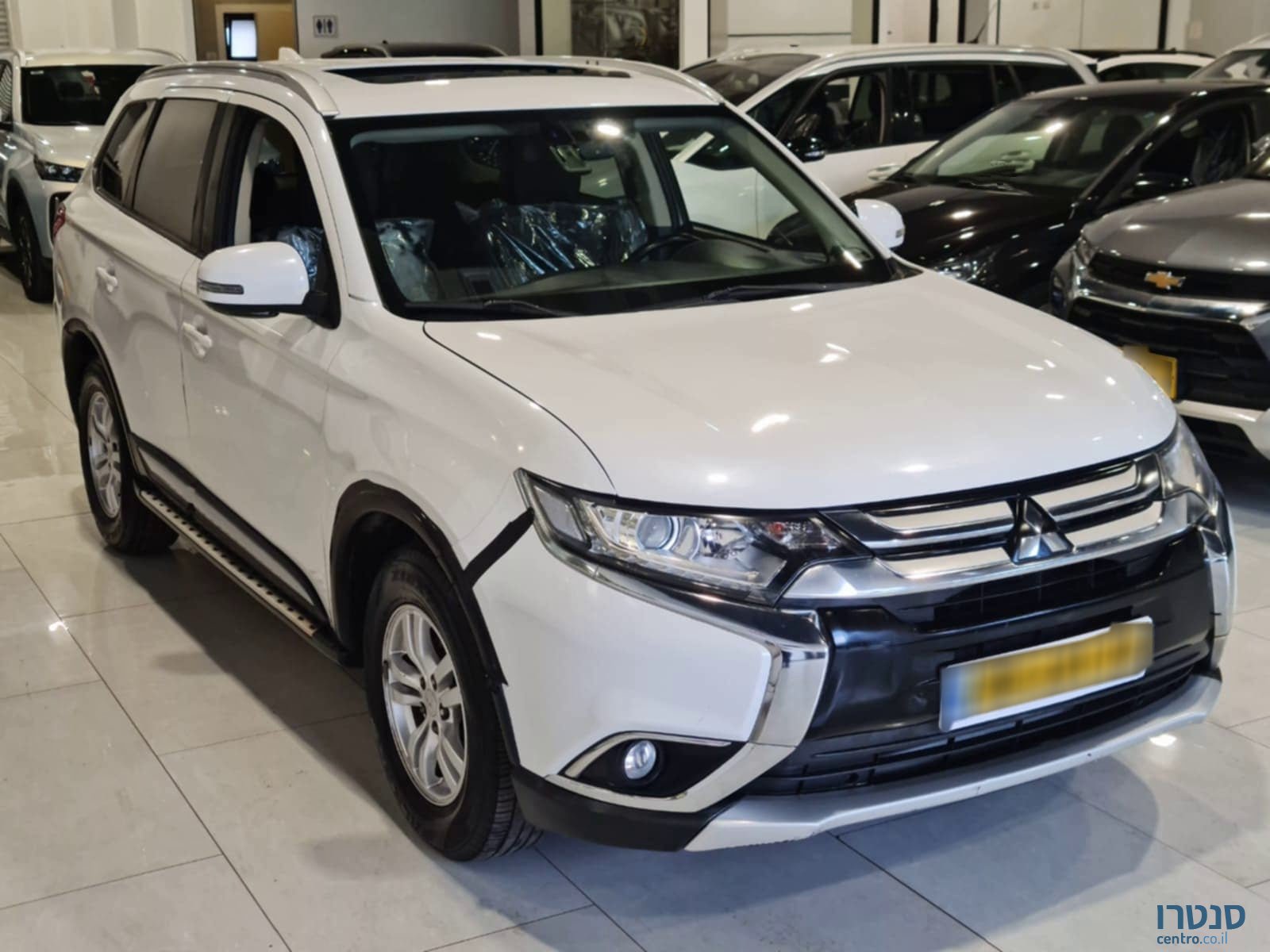 2017' Mitsubishi Outlander photo #2