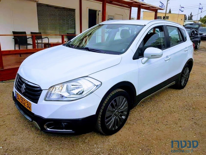2015' Suzuki SX4 photo #1