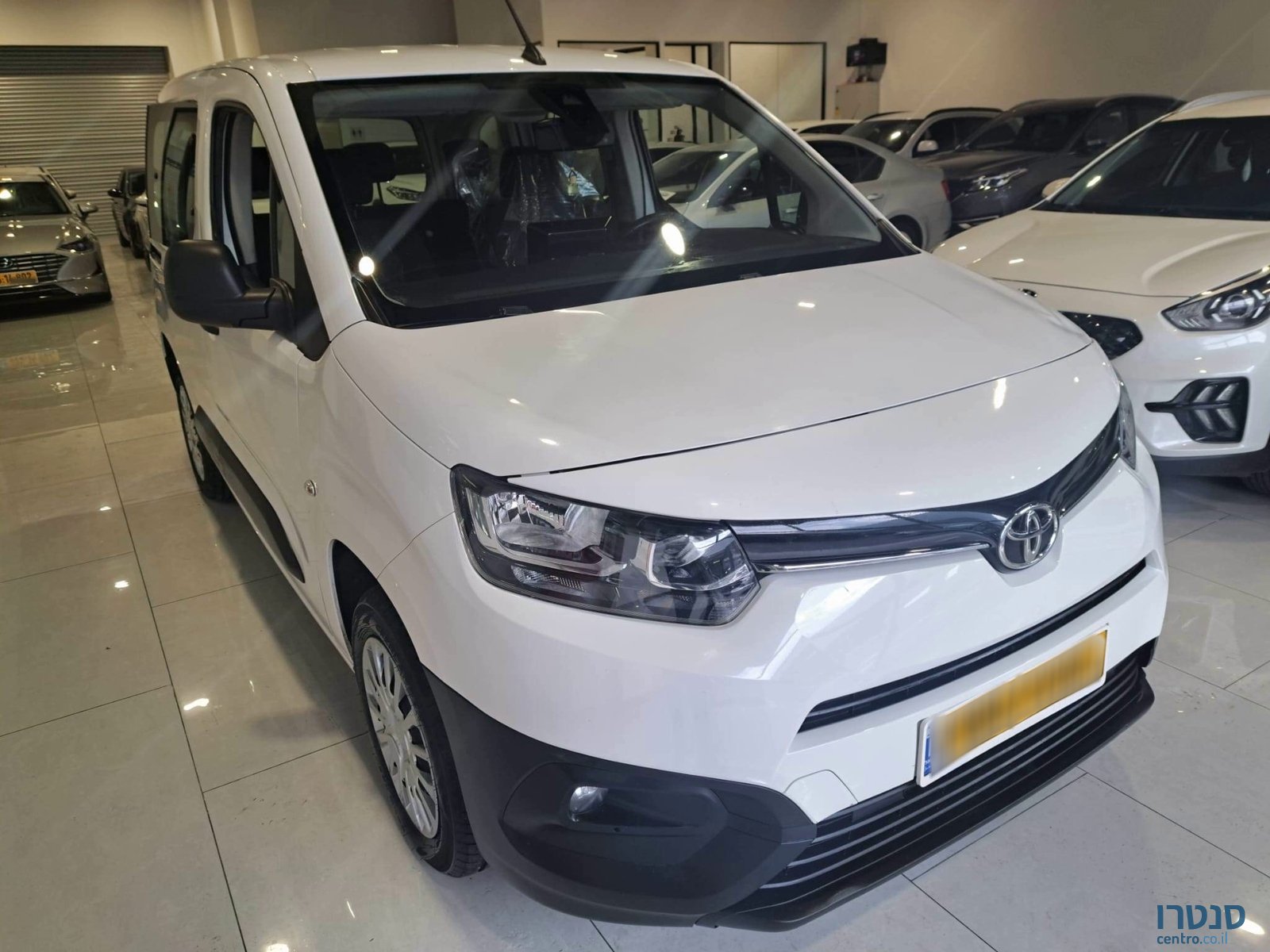 2021' Toyota ProAce City photo #2