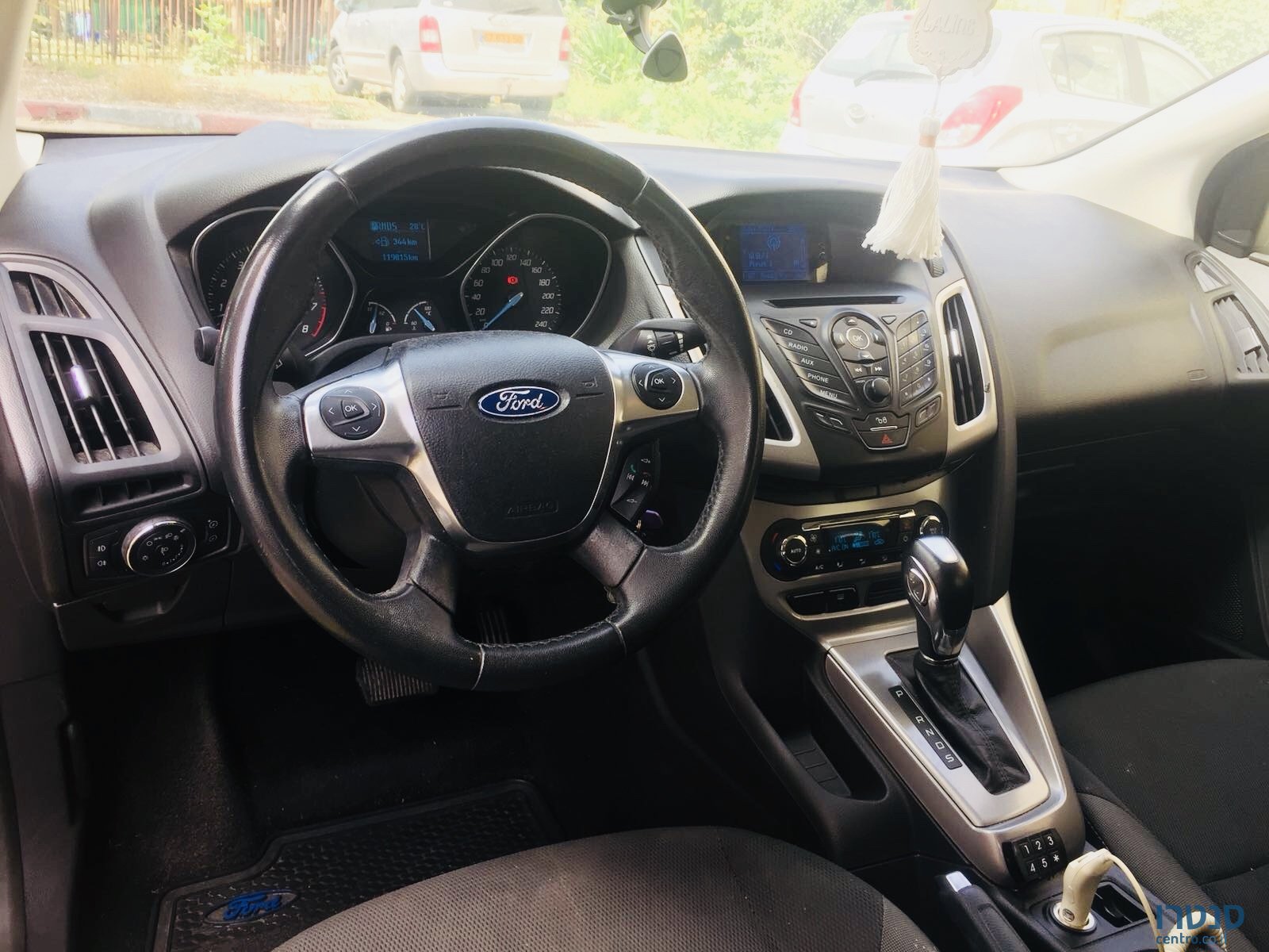 2011' Ford Focus photo #5