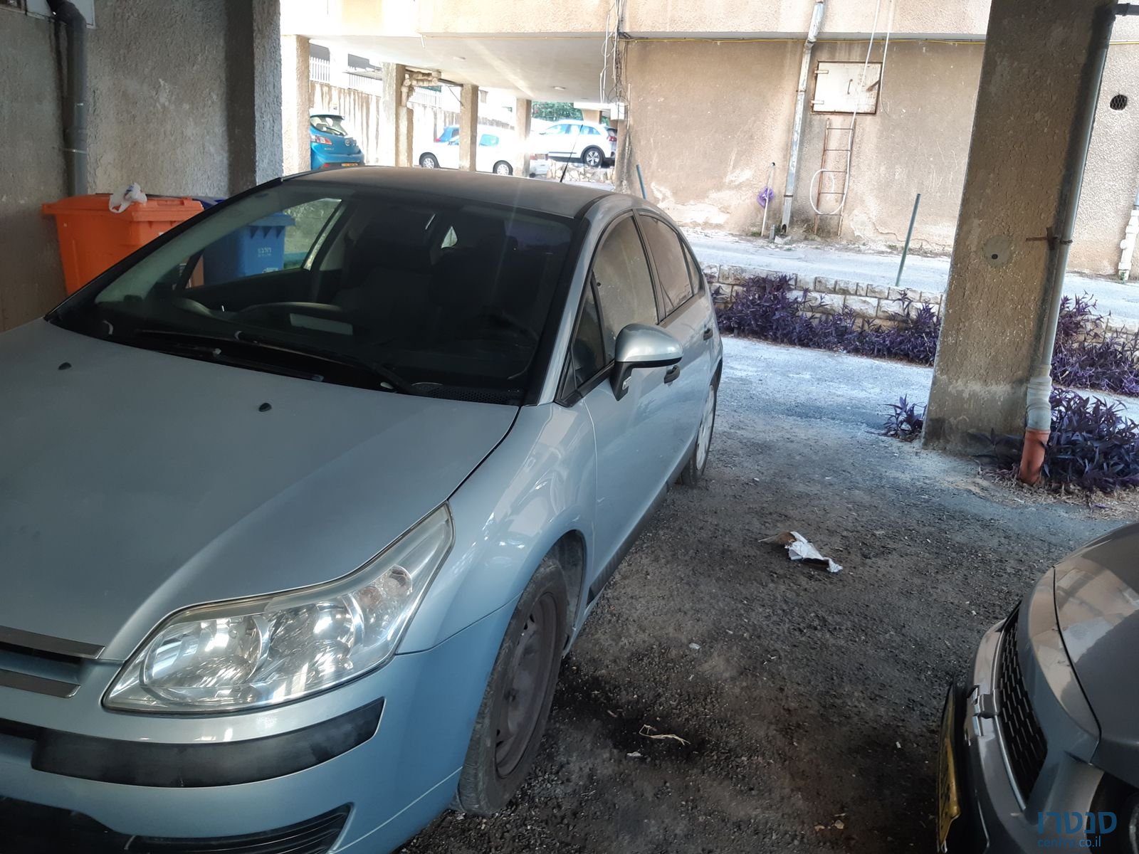 2008' Citroen C4 photo #3