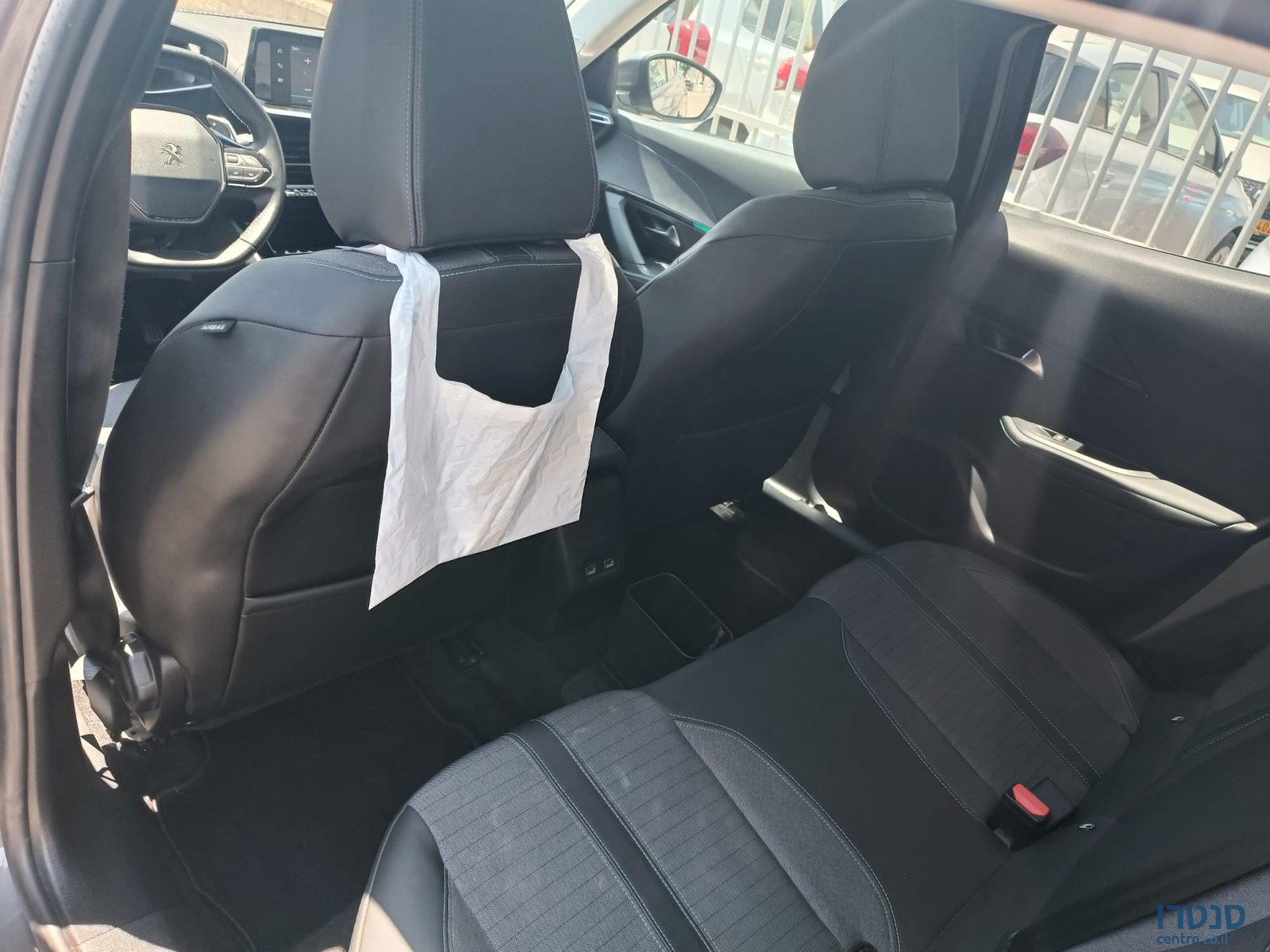 2021' Peugeot 2008 photo #4